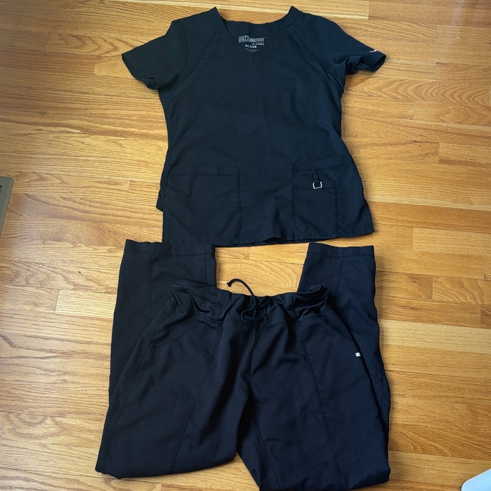 Grey’s Anatomy Black Women's Active Scrub Set